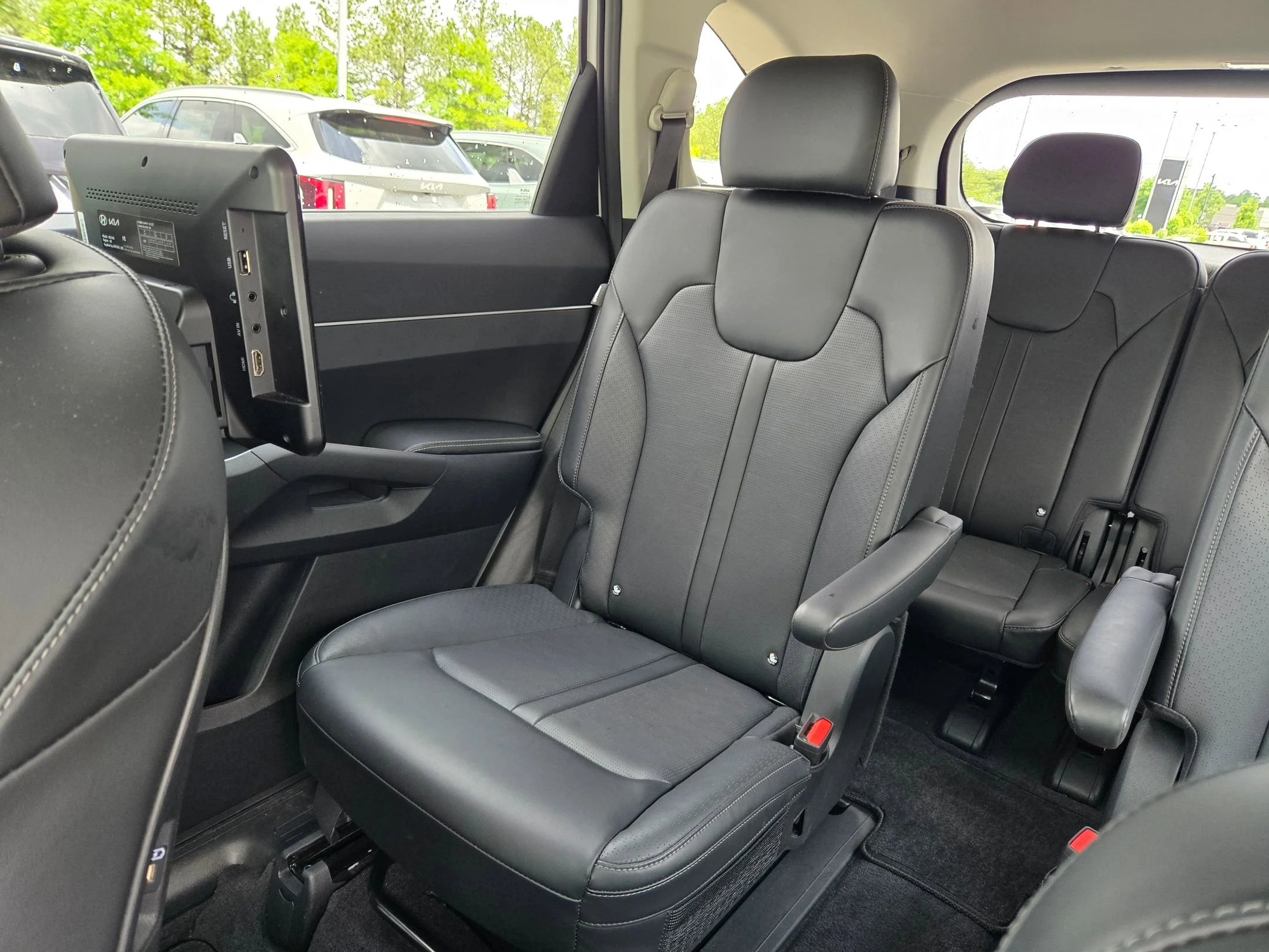 Used 2025 Glacial White Pearl Kia EX image 12