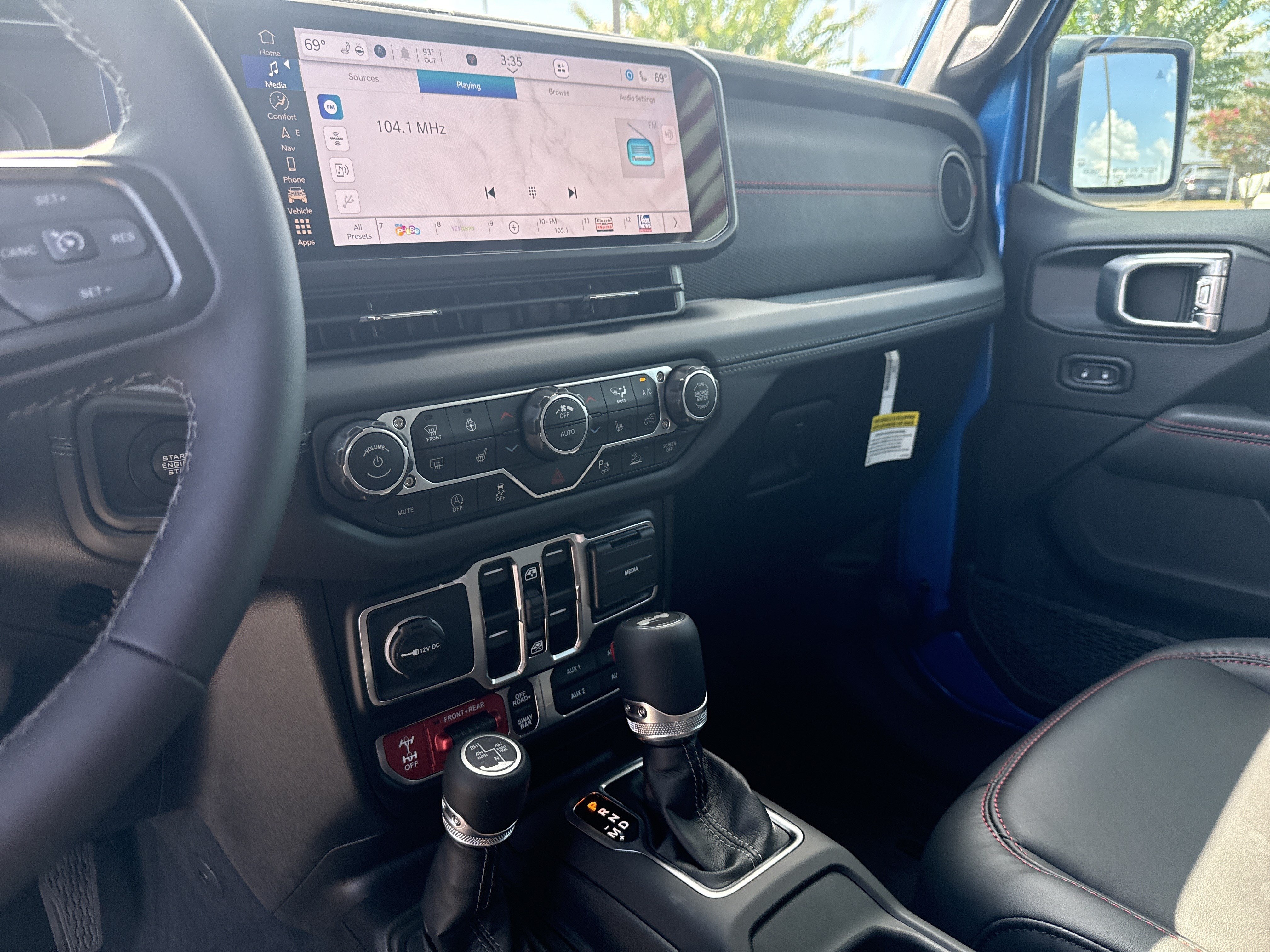 New 2026 Hydro Blue Pearlcoat Jeep Rubicon X image 25