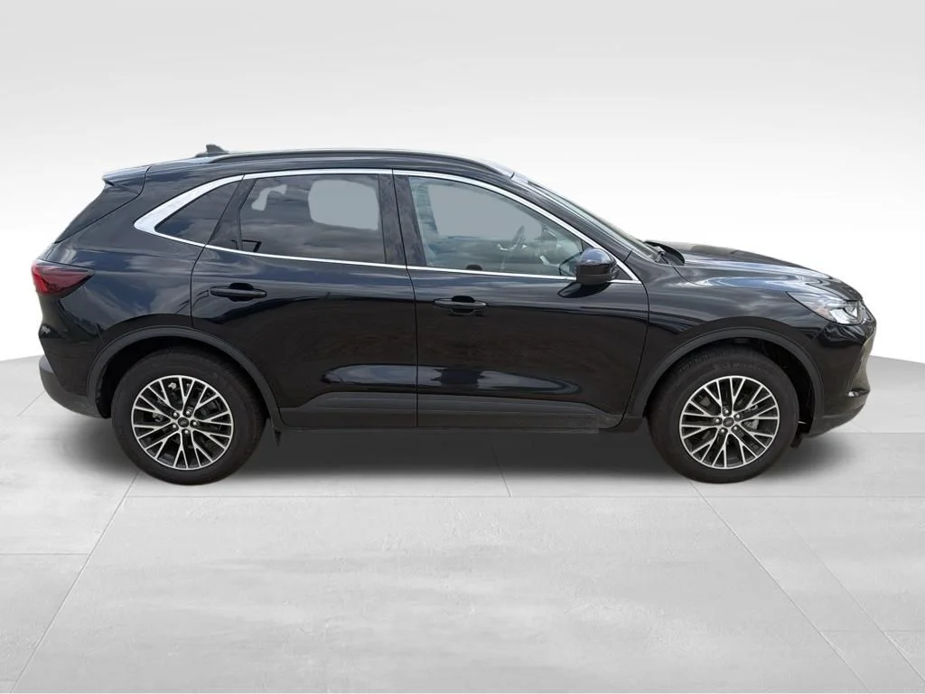 Used 2025 Black Ford Base image 2