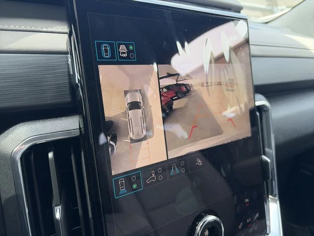 New 2026 White GMC Elevation image 19