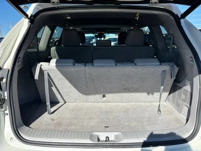 Used 2017 White Toyota XLE image 20