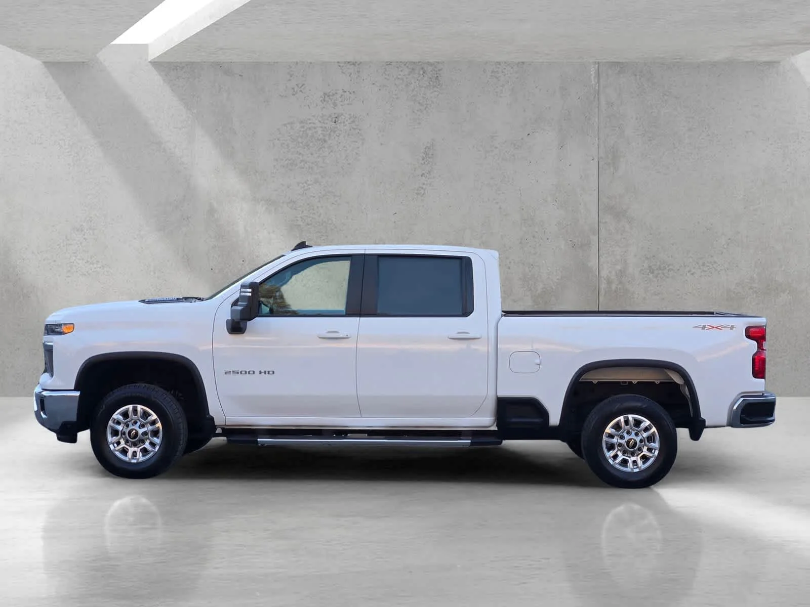 Used 2025 Summit White Chevrolet LT image 7