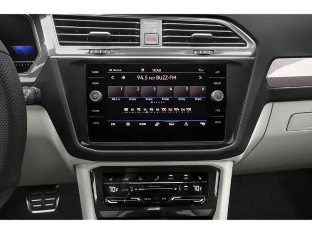 Used 2023  Volkswagen SE R-Line Black image 10