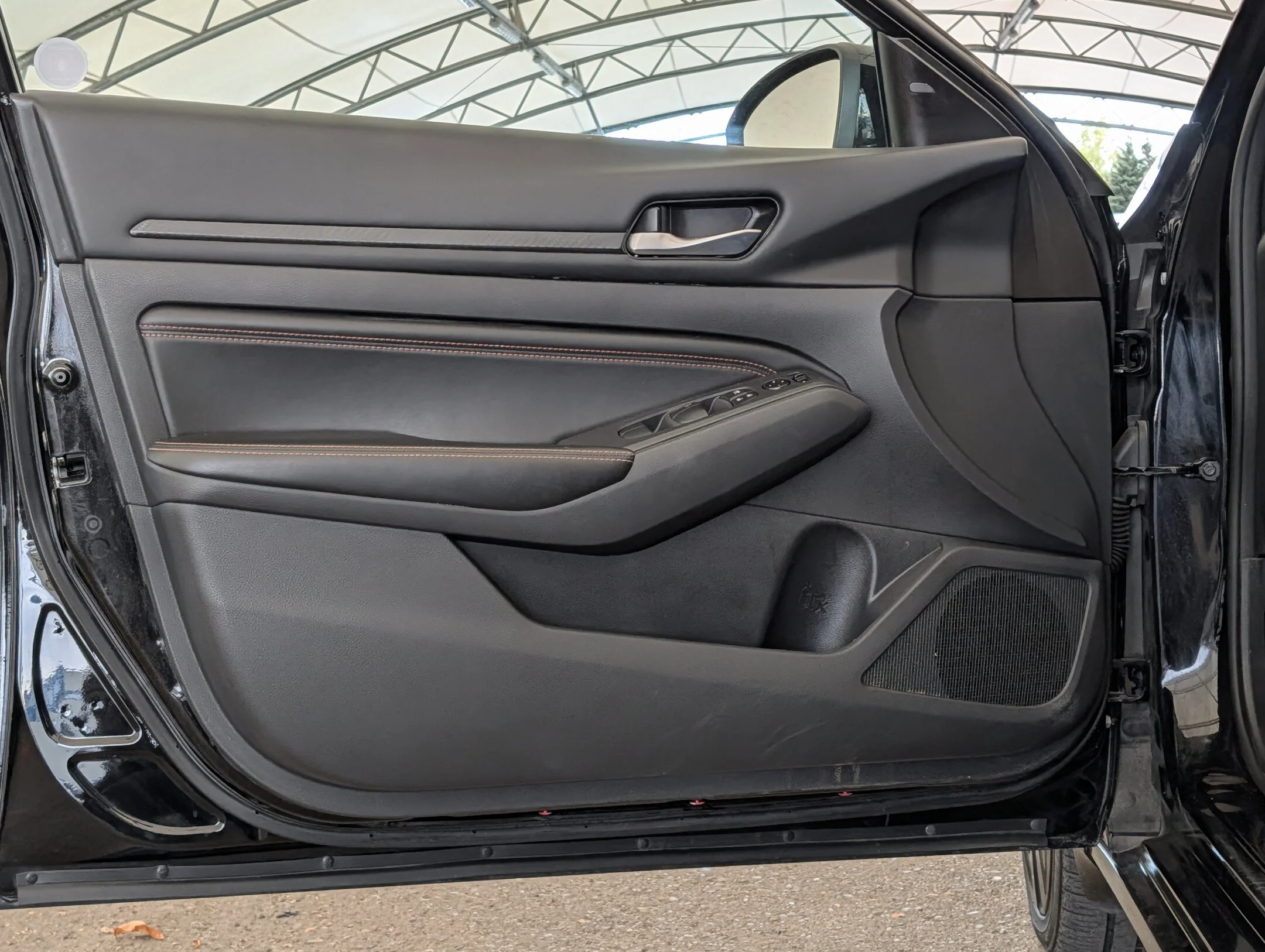 Used 2022 Black Nissan 2.5 SR Midnight Edition AWD - Leather - Sunro - 2.5 SR Midnight Edition Sedan image 12