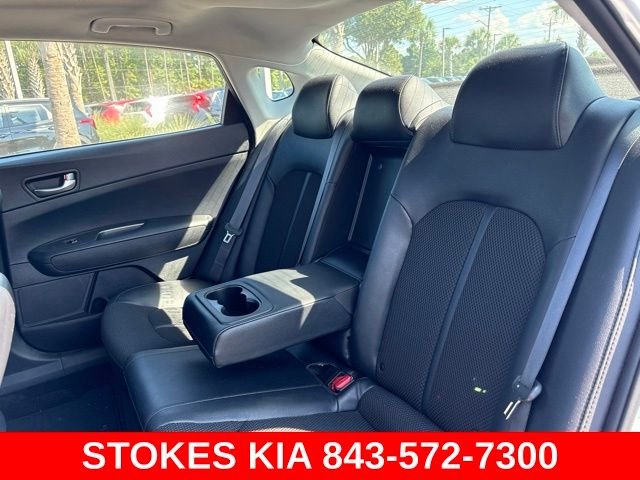 Used 2019 White Kia S image 11