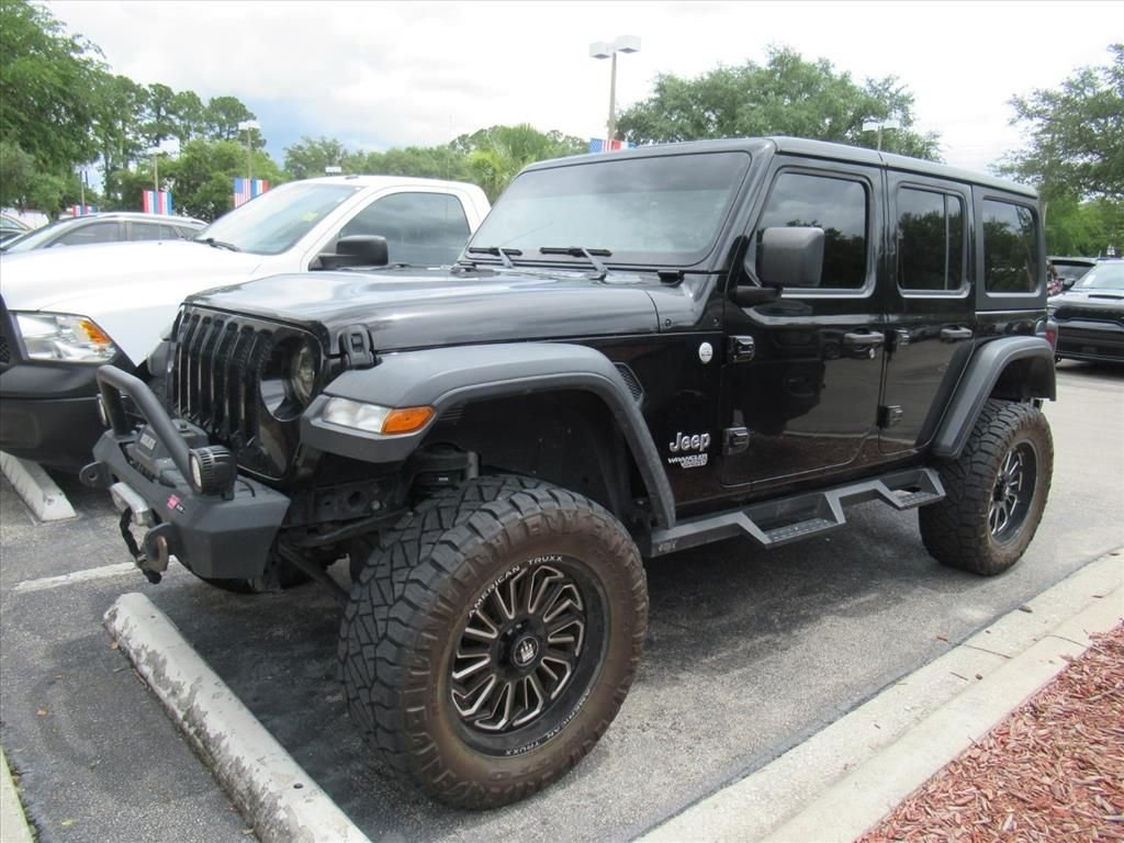 Used 2020  Jeep Unlimited Sport image 2