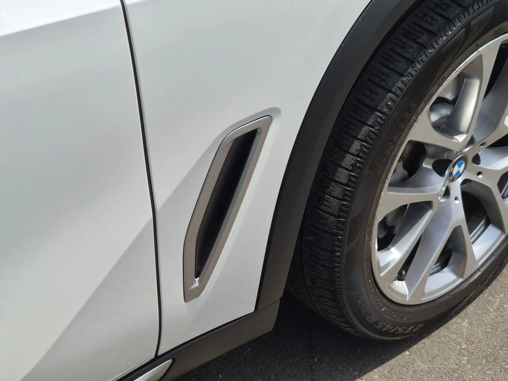 Used 2021 White BMW sDrive40i image 28