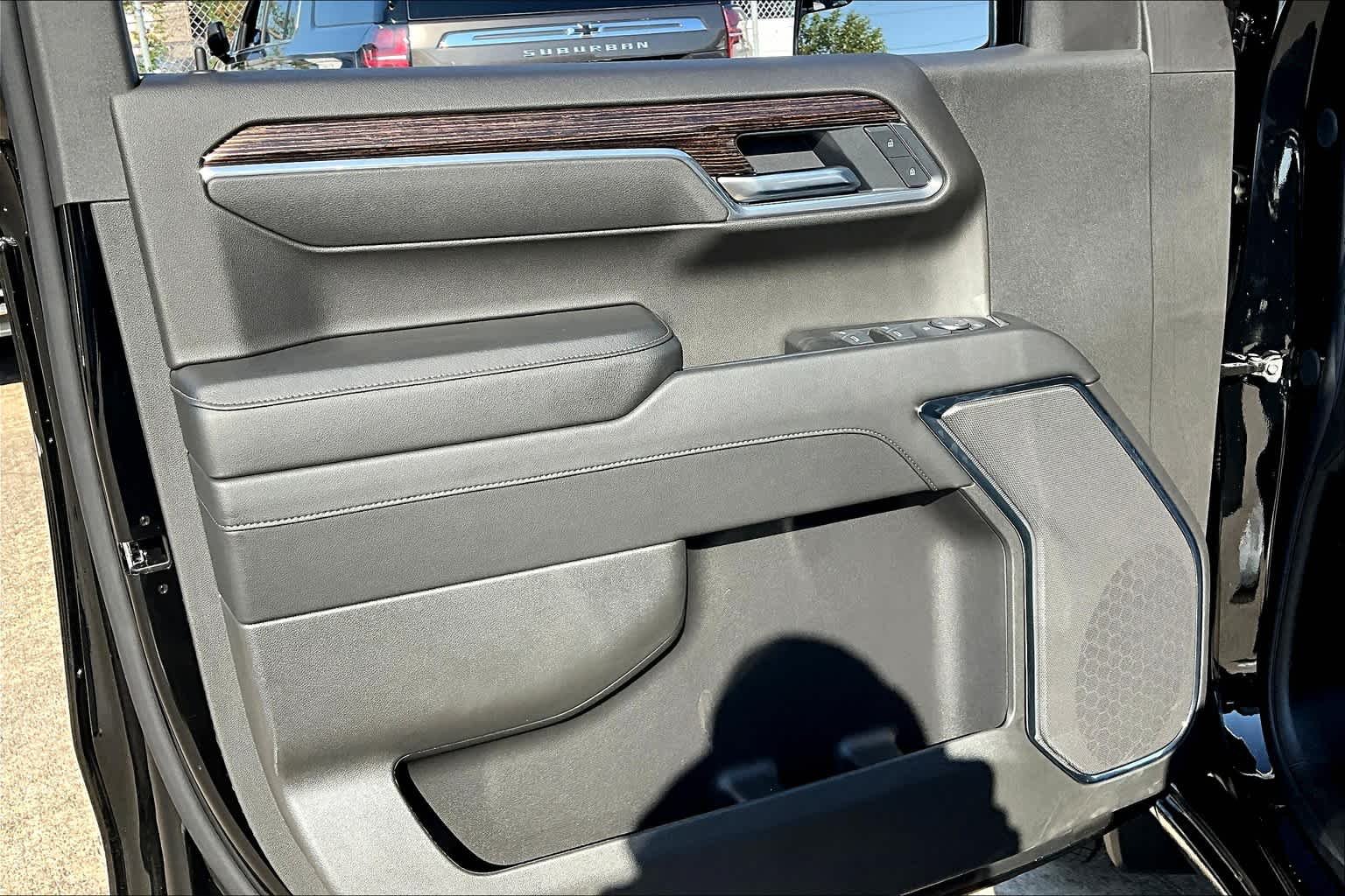 Used 2025 Onyx Black GMC Elevation image 10