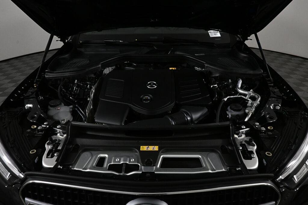 New 2027 Black Mercedes-Benz GLC 300 image 32