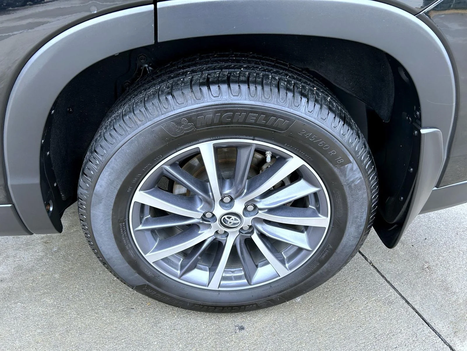 Used 2019 Black Toyota XLE image 24