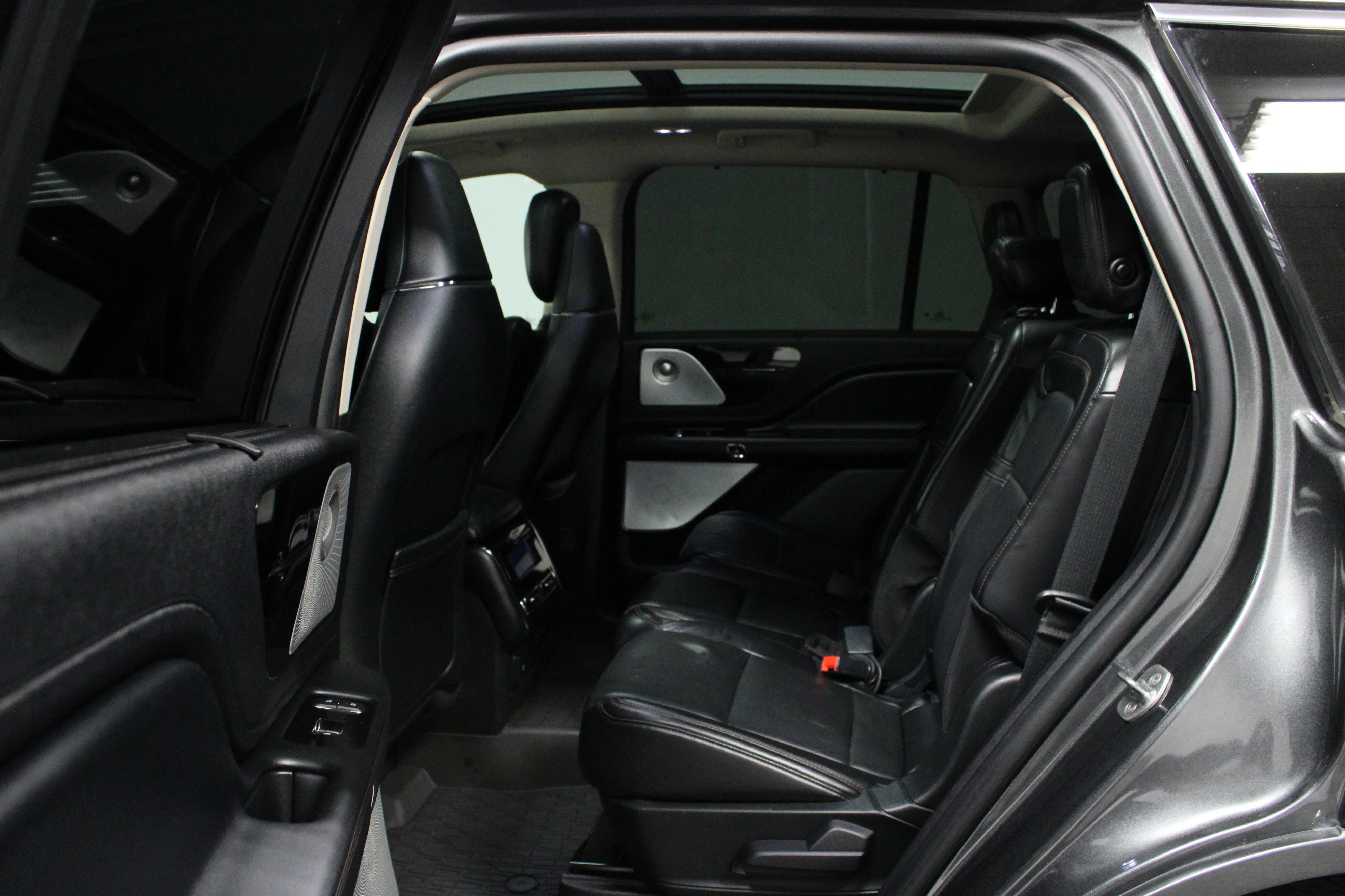 Used 2020 Magnetic Gray Lincoln Grand Touring image 13