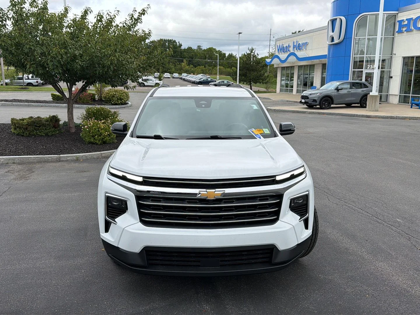 Used 2025 Summit White Chevrolet AWD LT image 2