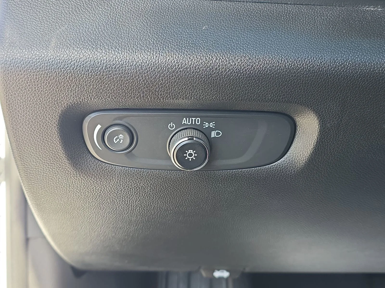 Used 2022 Beige Chevrolet Premier image 11