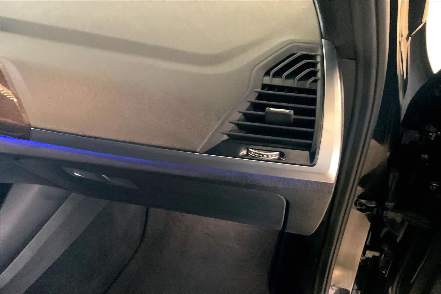 Used 2019 Black Sapphire Metallic BMW xDrive30i image 17