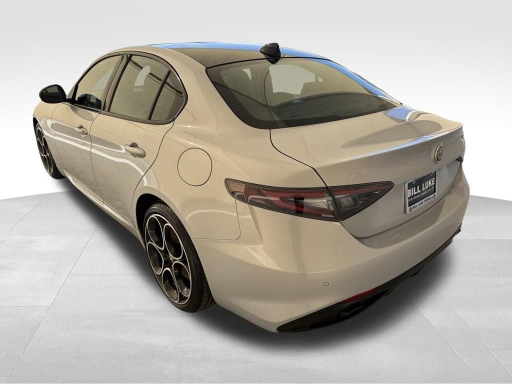 New 2025 Moonlight Gray Metallic Exterior Paint Alfa Romeo Base image 5