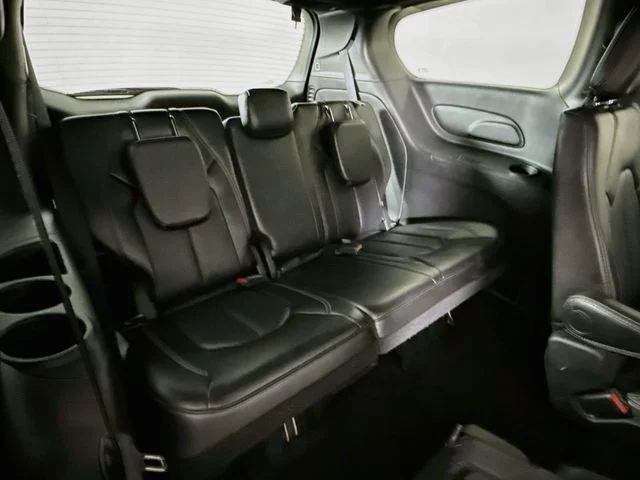 Used 2025 White Chrysler Select image 26