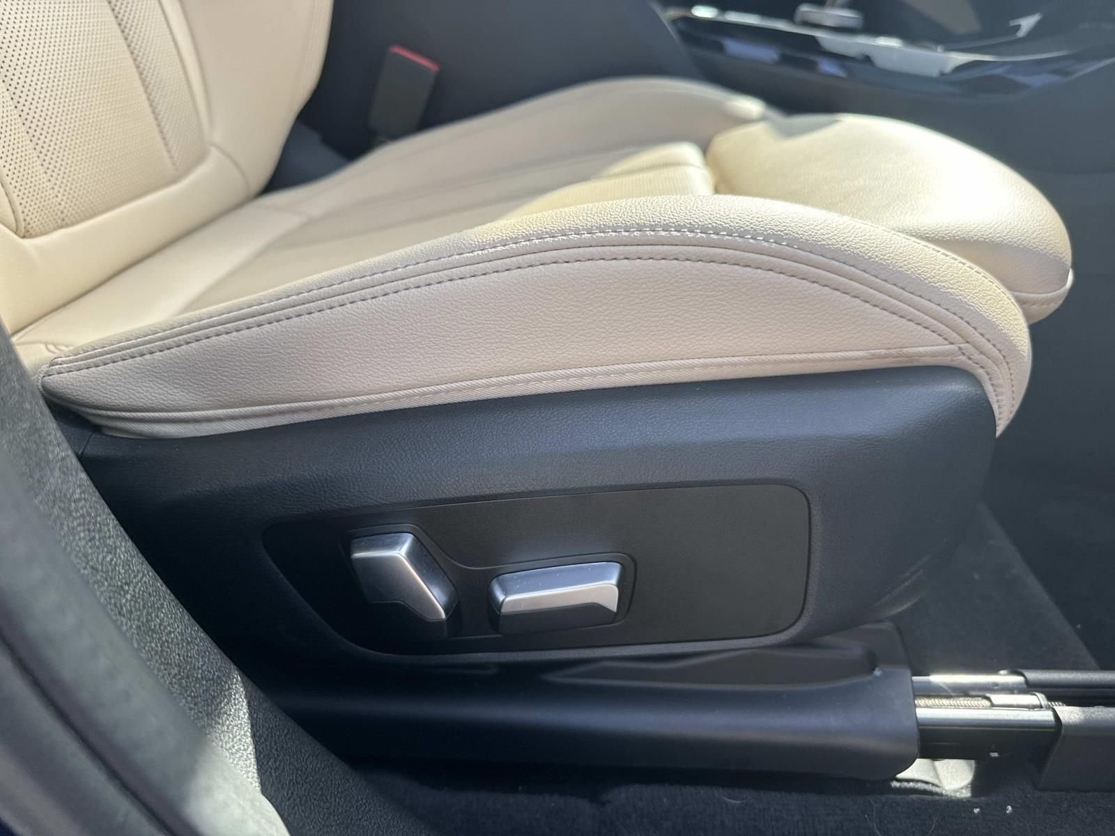 Used 2023 Blue BMW sDrive30i image 15