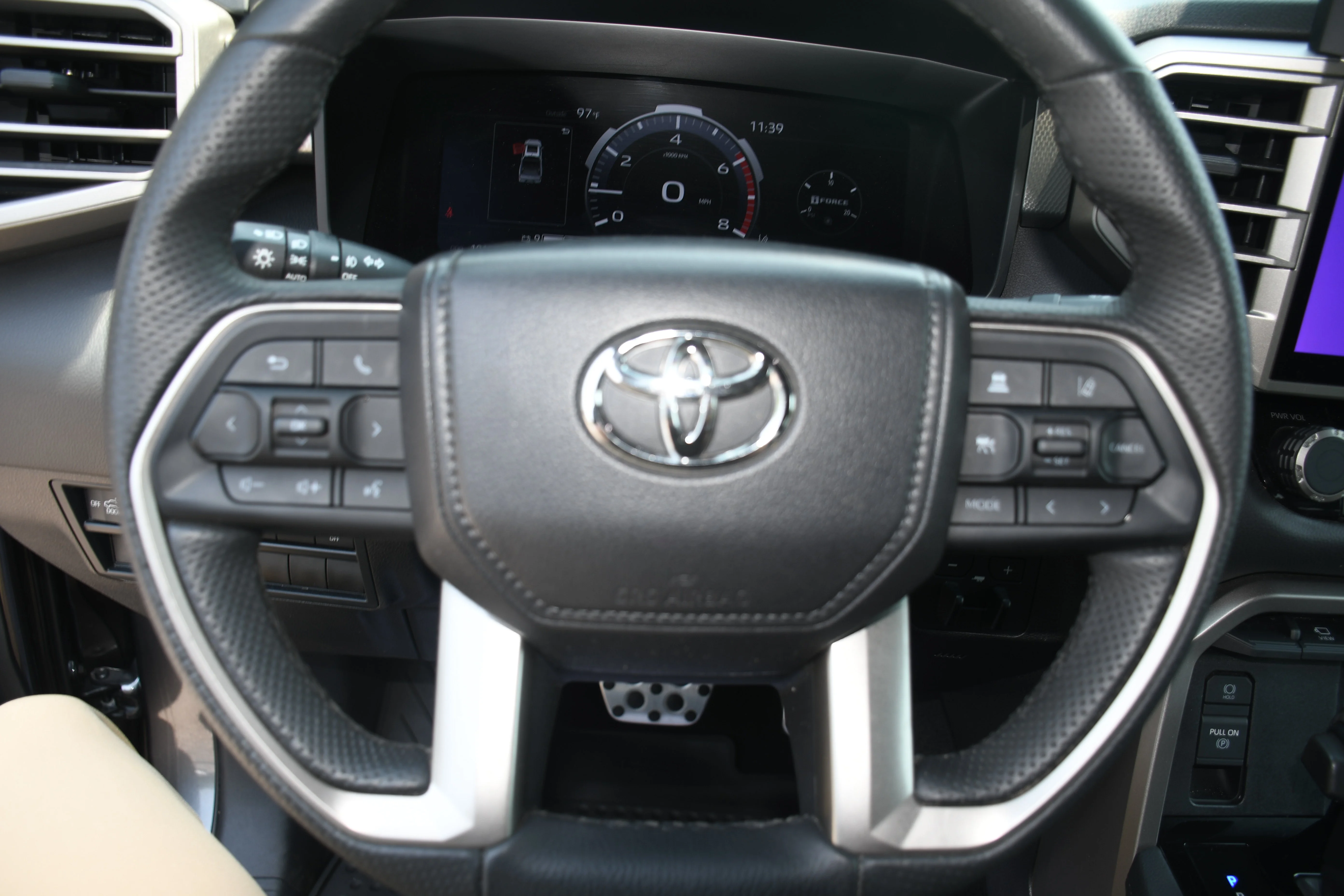 2025 Toyota Tundra Limited - Photo 13