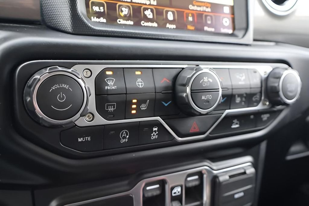 Used 2022 Black Jeep Unlimited Sahara image 24