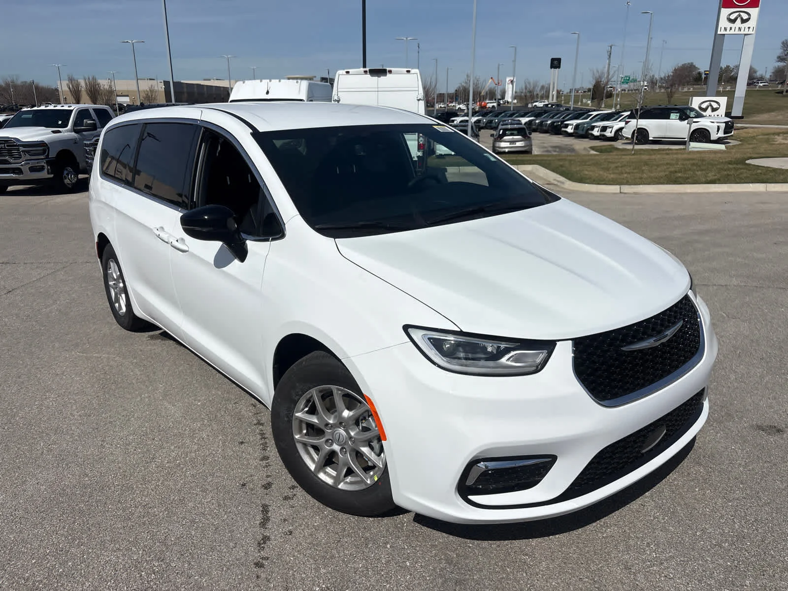 New 2026 Bright White Clearcoat Chrysler Select image 2