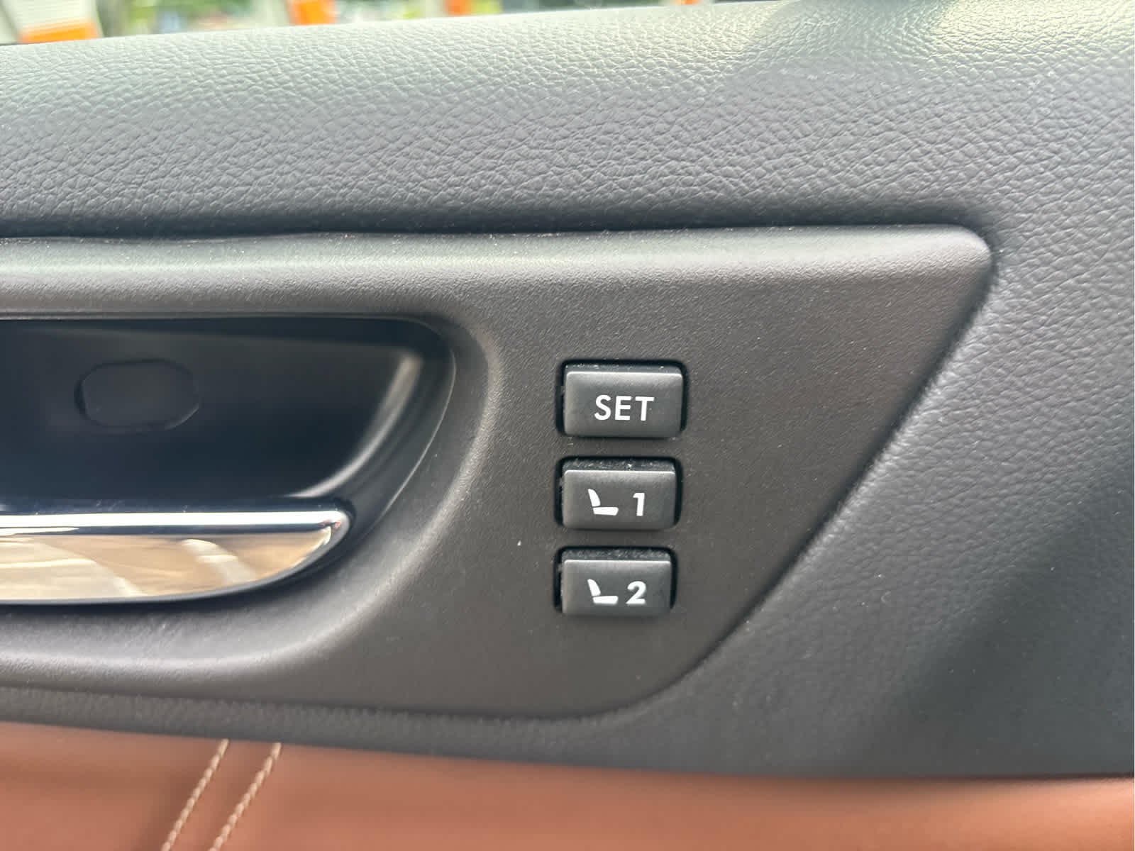 Used 2018 Crystal White Pearl Subaru Touring image 12