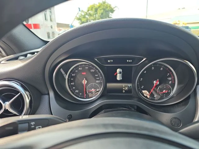 Used 2019 White Mercedes-Benz GLA 250 image 16