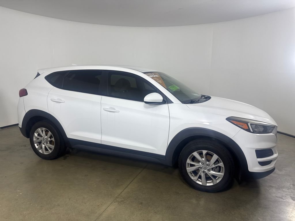 Used 2019 White Hyundai SE image 3