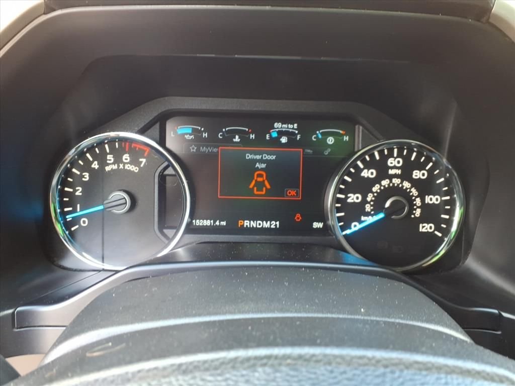 Used 2015 Tuxedo Black Metallic Ford Lariat image 19
