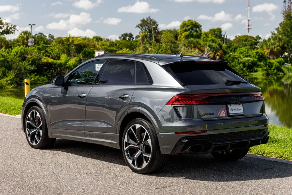Used 2023  Audi 4.0T image 5