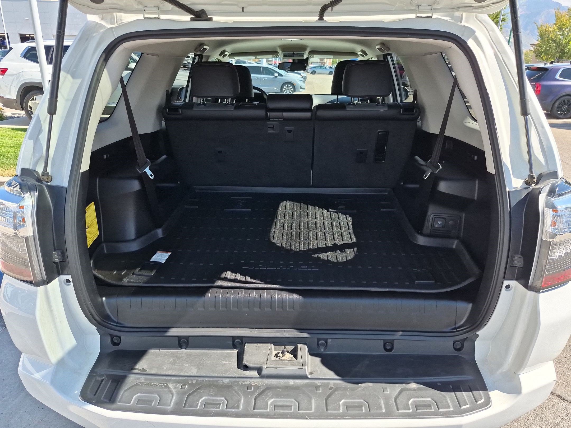 Used 2022 White Toyota SR5 Premium image 28