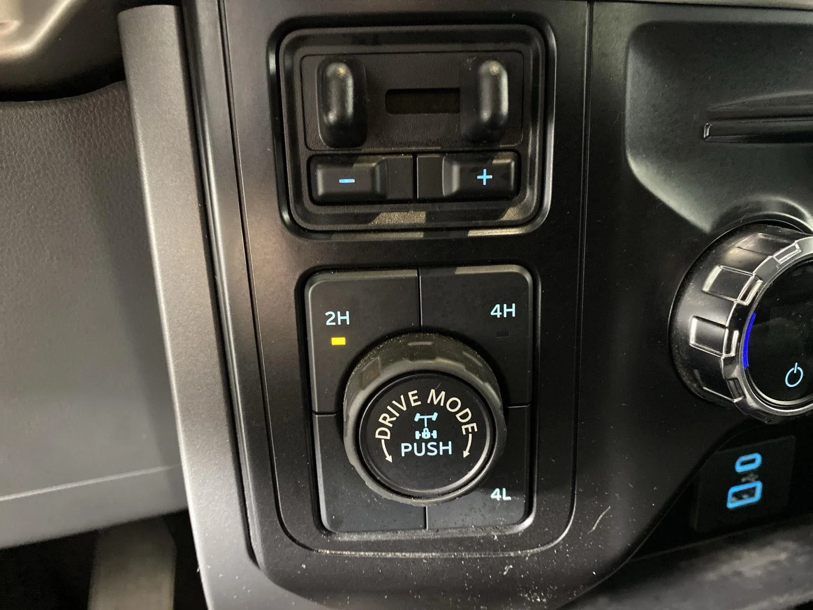 Used 2021 Antimatter Blue Ford XLT image 25
