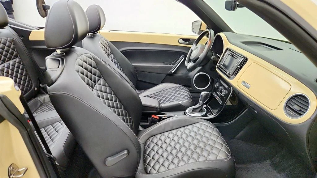 Used 2019 Deep Black Pearl Metallic/Black Roof Volkswagen SE Automatic image 24