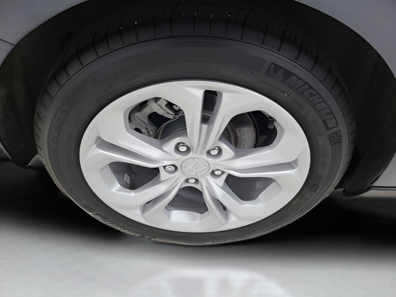 Used 2025 Meteorite Gray Metallic Honda LX image 6