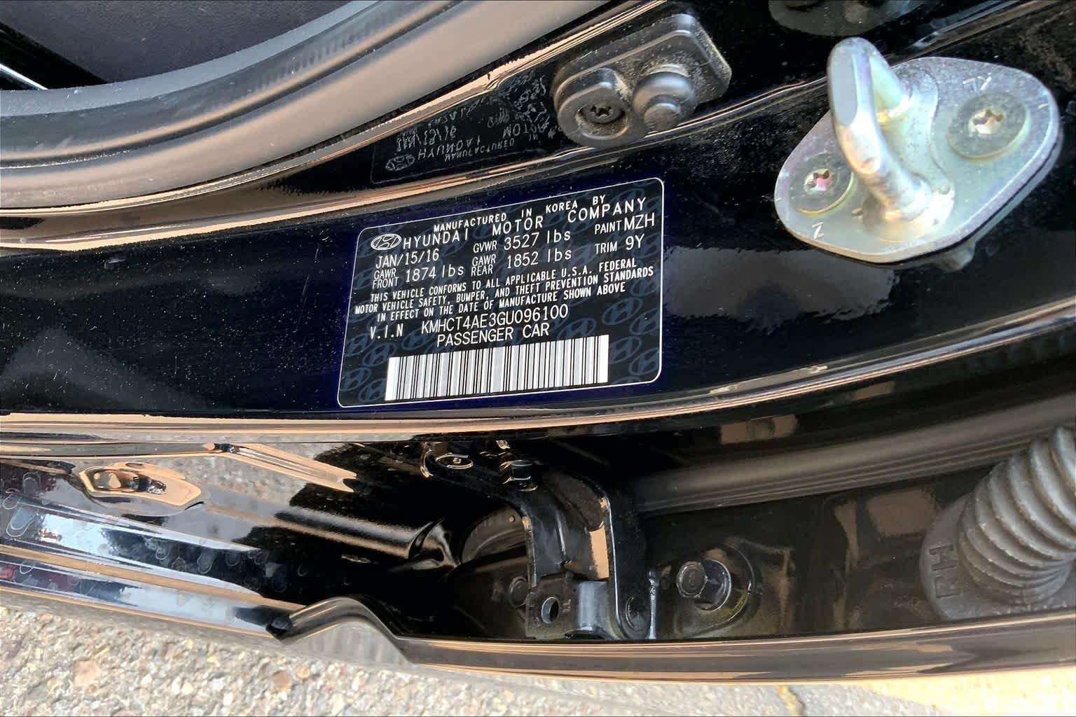 Used 2016 Ultra Black Pearl Hyundai SE image 33