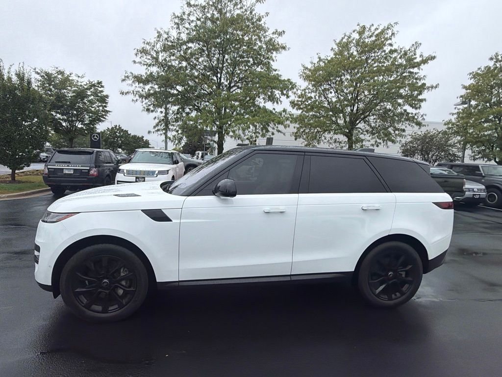 Used 2023 Fuji White Land Rover SE image 2