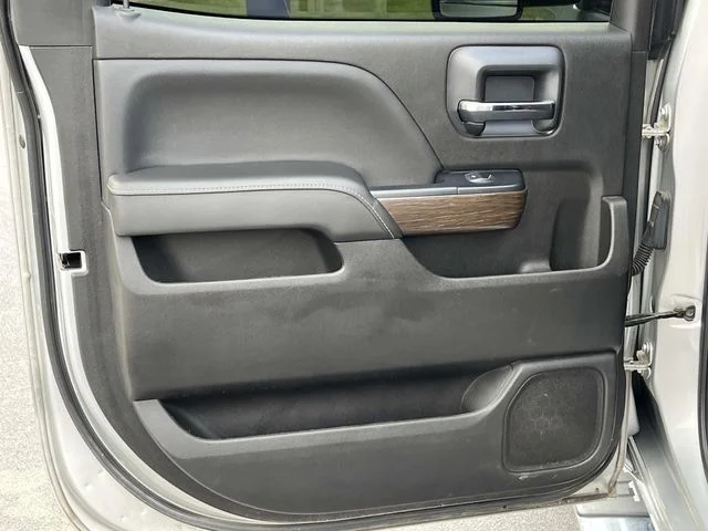 Used 2018 Silver GMC Denali image 18