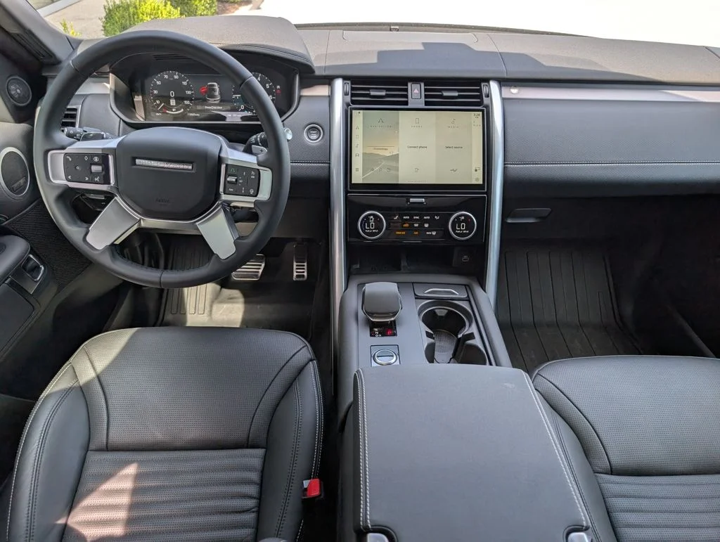 Certified Used 2025 White Land Rover Dynamic SE image 11