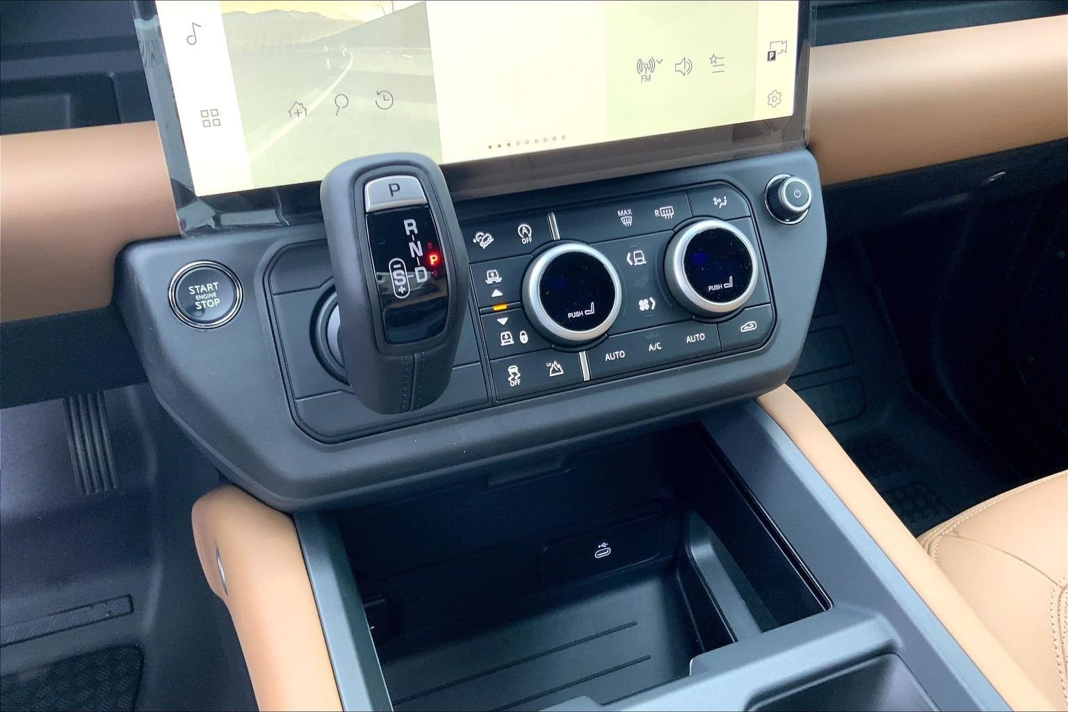 New 2026 Woolstone Green Land Rover X-Dynamic SE image 7