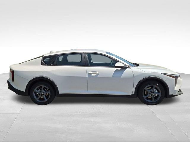 New 2026 Snow White Pearl Kia LXS image 2