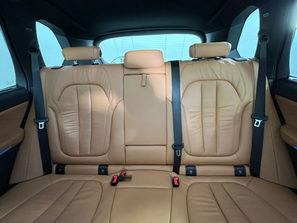 Used 2019 White BMW xDrive40i image 20