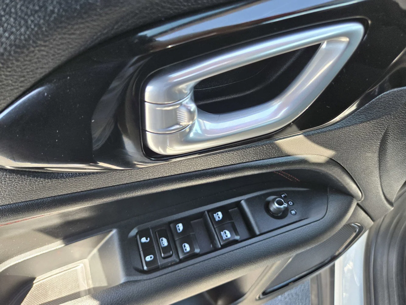 Used 2025 Bright White Clearcoat Jeep Trailhawk image 36