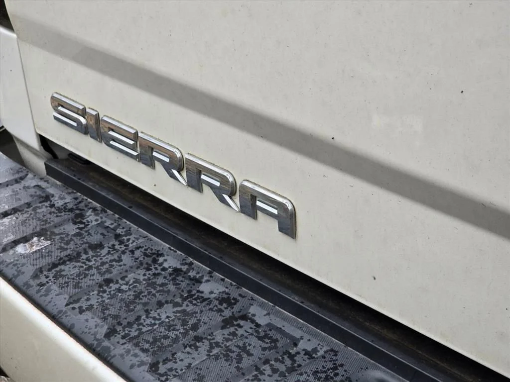 Used 2018 WHITE FROST TRICOAT GMC Denali image 14