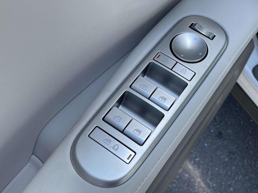 New 2026 White Hyundai SEL 7P image 16