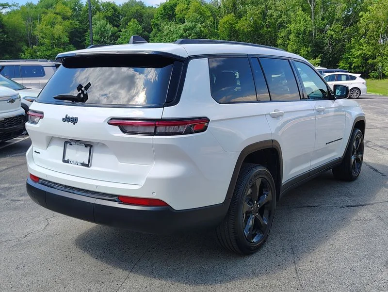 Used 2025 White Jeep Altitude X image 6