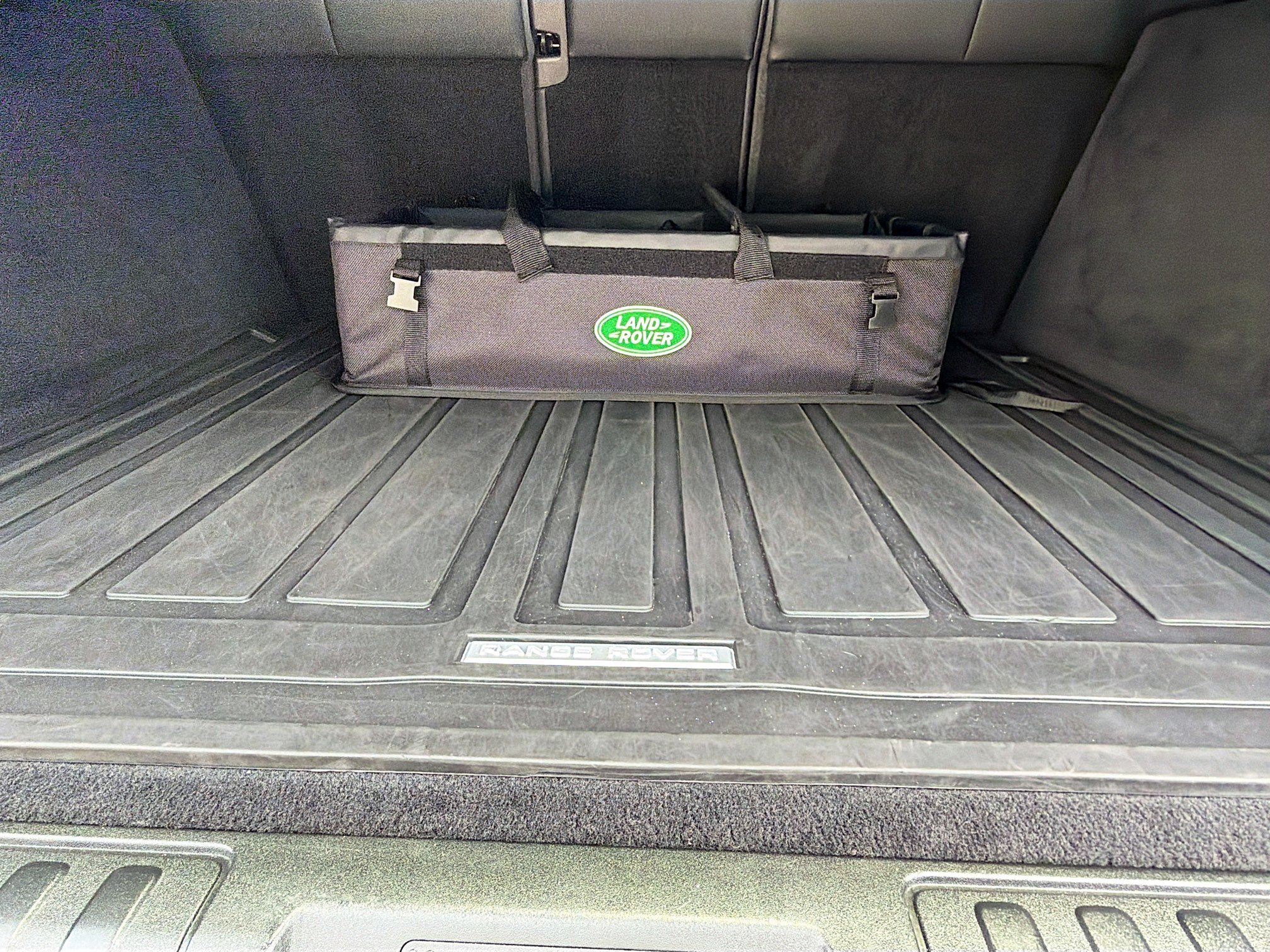 Used 2019 Fuji White Land Rover HSE image 11