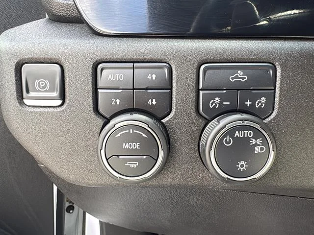 Used 2025 Summit White Chevrolet LT image 24
