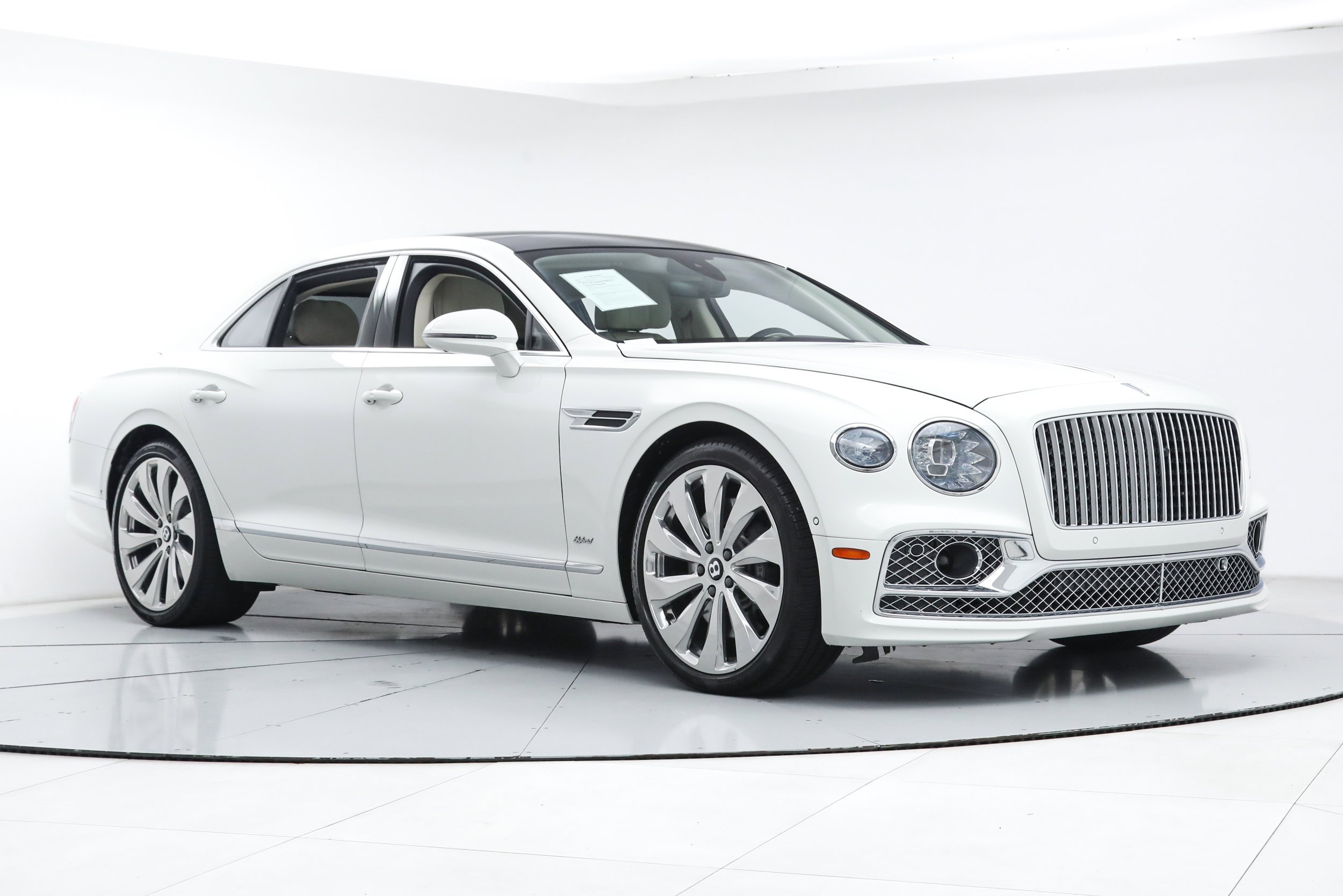 Used 2022 White Bentley  image 7