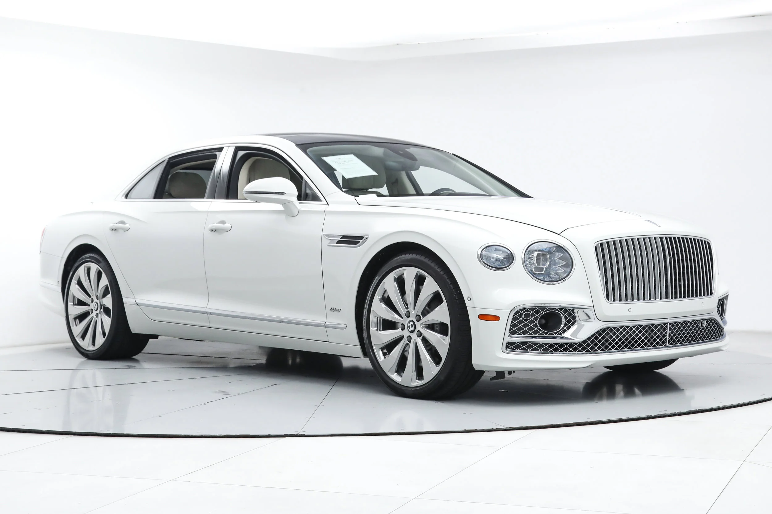 Used 2022 White Bentley  image 7