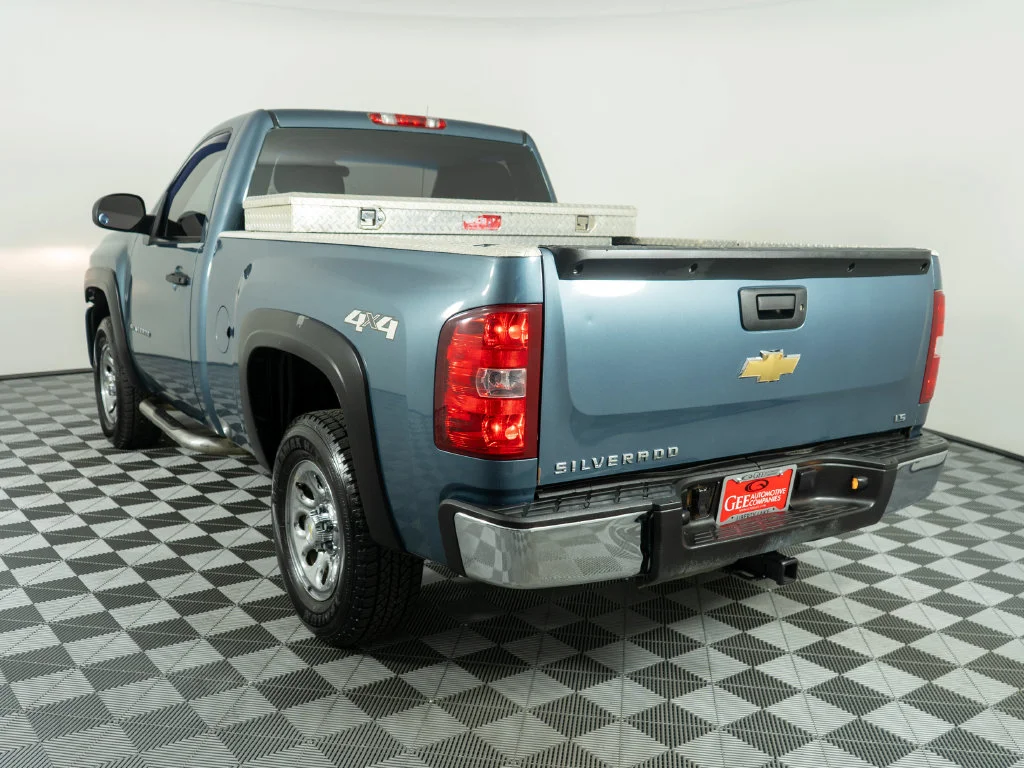 Used 2011 Blue Chevrolet LS image 4