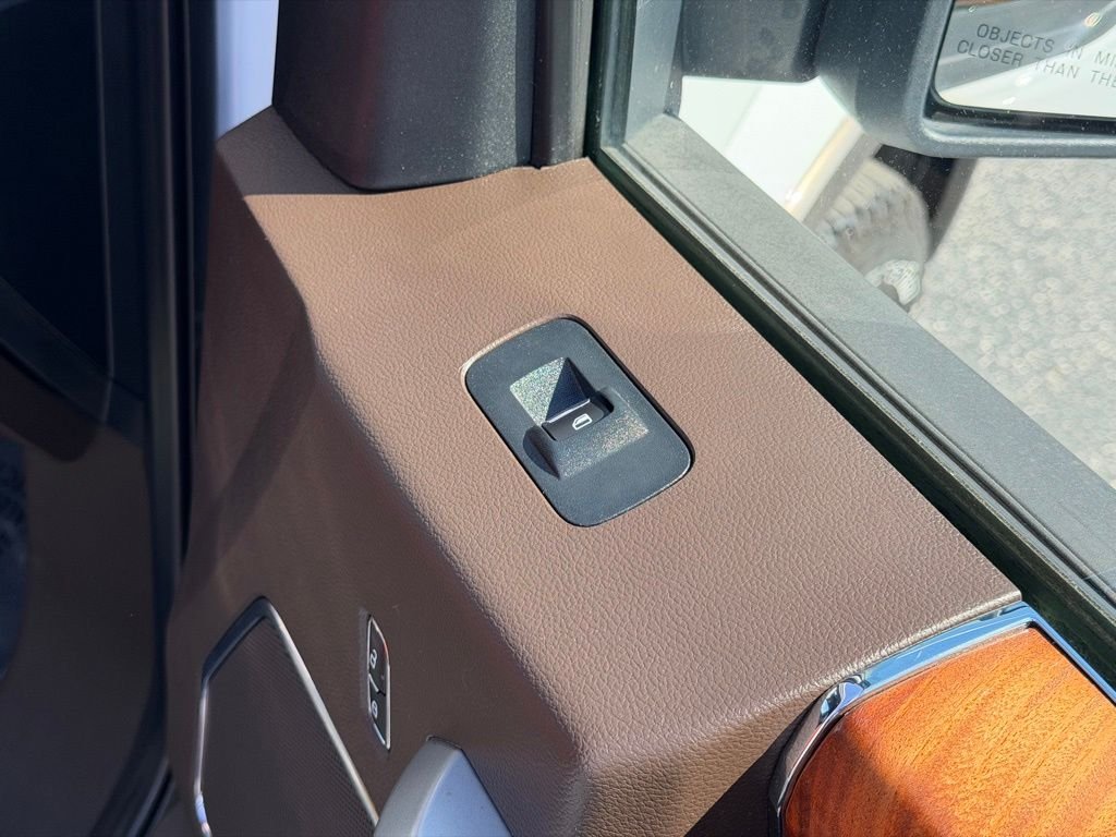 Used 2019 White Ford King Ranch image 25